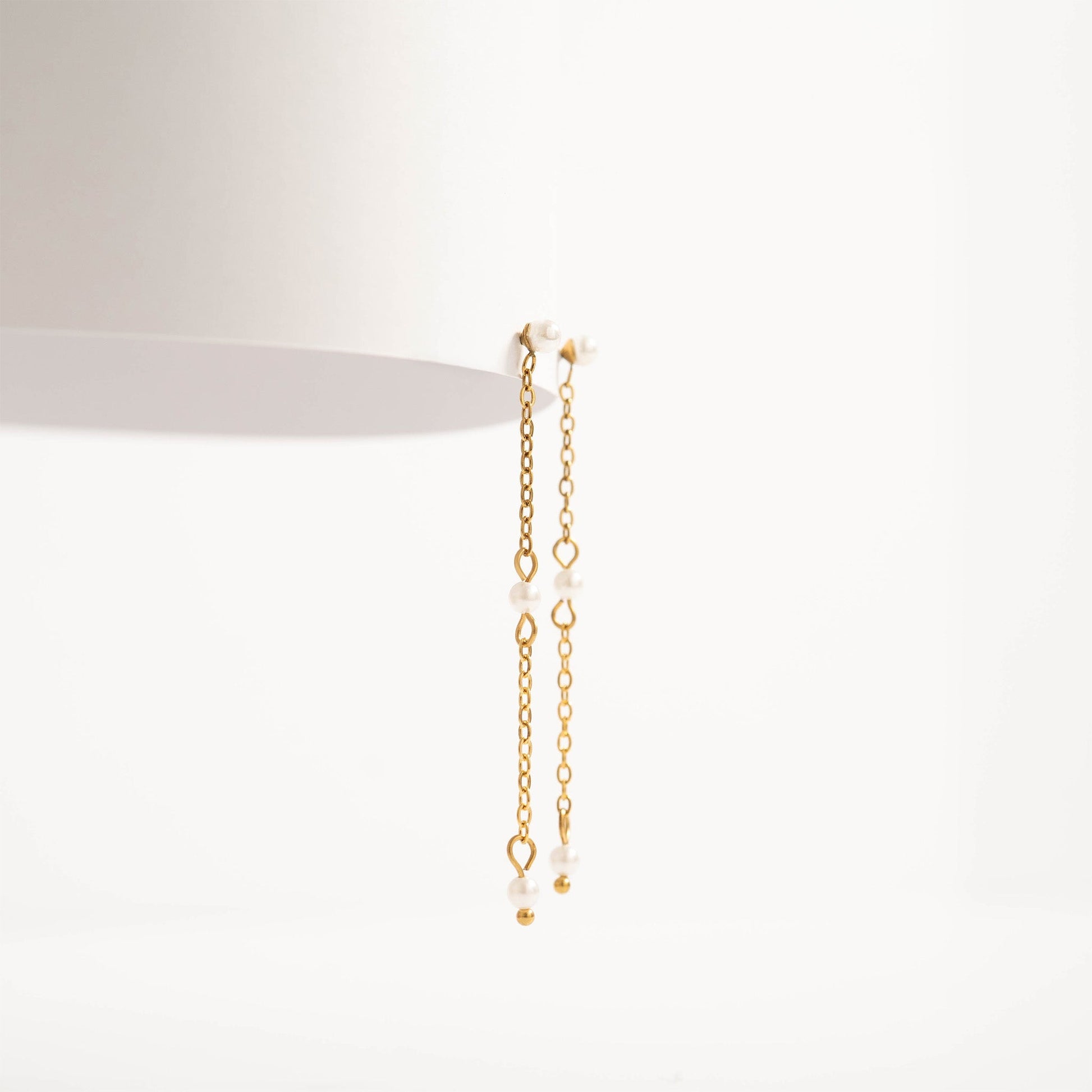 Elegant gold pearl drop earrings with dainty chain links – lightweight, hypoallergenic, and perfect for classy everyday or dressy looks.