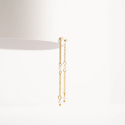 Elegant gold pearl drop earrings with dainty chain links – lightweight, hypoallergenic, and perfect for classy everyday or dressy looks.