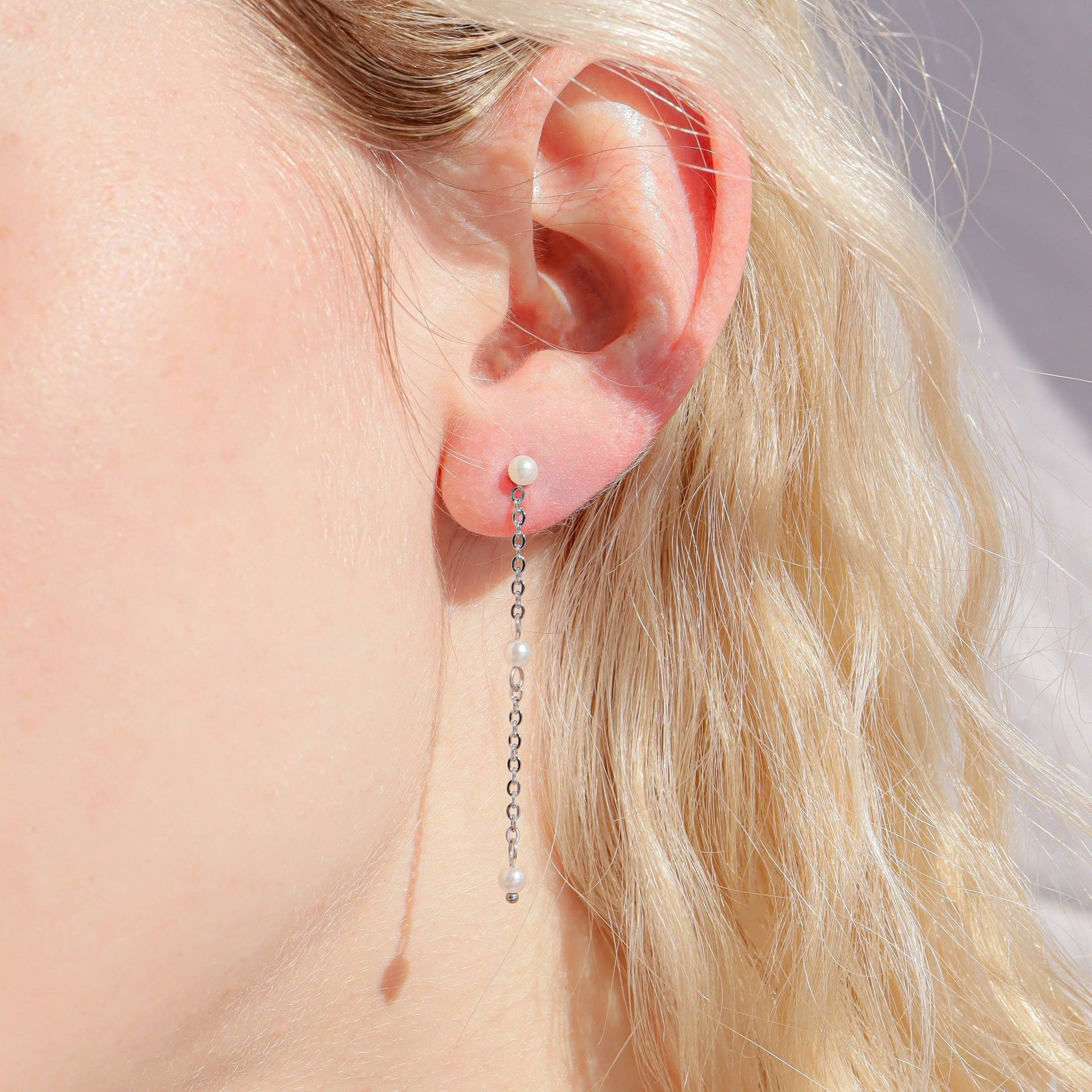 Model wearing lightweight silver chain drop earrings with small pearls – minimalist, hypoallergenic, and perfect for everyday elegance or bridal looks